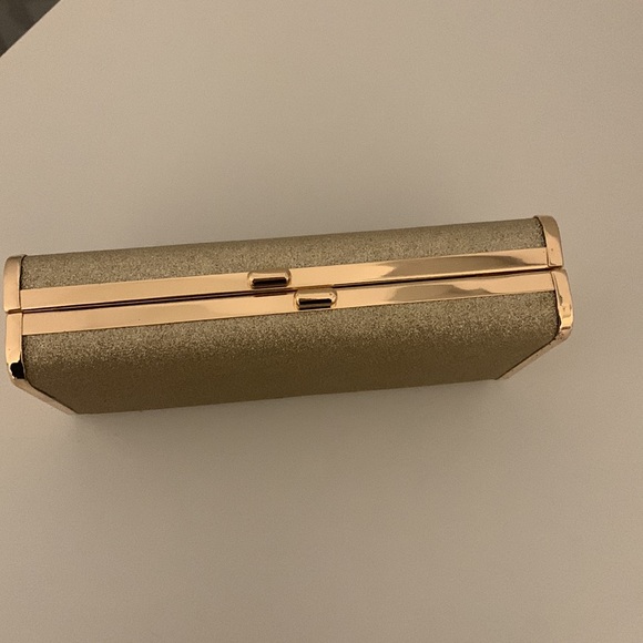Gold sparkly clutch with chain - Picture 2 of 4